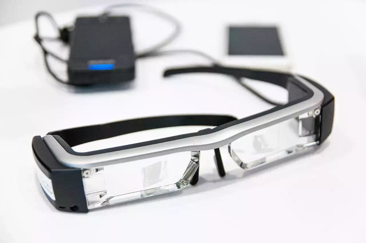 Facebook and Twitter Unveiled Applications for Google Glass